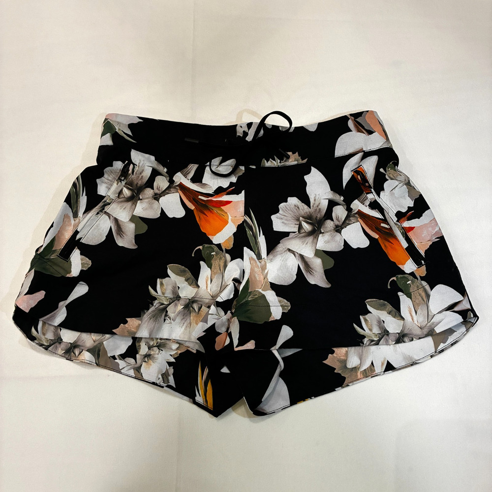 ATHLETA Women's Shorts Size 6 Color Black w/Floral Print